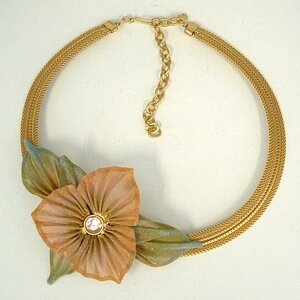 SARAH CAVENDER CAMELLIA ON MESH CHAIN NECKBAND WITH LEAVES and CENTER STONE