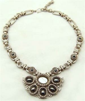 SARAH CAVENDER CHAIN NECKLACE WITH FILIGREE ORNAMENT WITH STONES