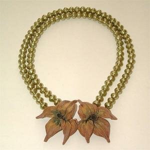 SARAH CAVENDER CYCLAMEN FLOWER CLASP FRONT NECKLACE WITH SNAIL PEARLS